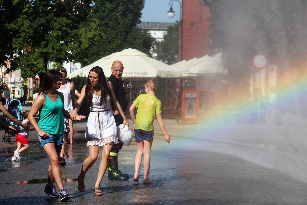 Strażacy pomogą przeżyć upał. Kurtyna w centrum