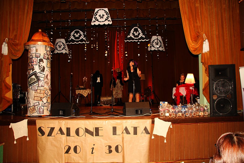 Szalone lata 20 i 30 w piosence
