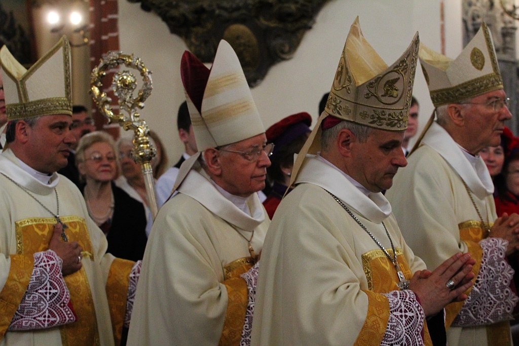 Msza i procesja z watykańskimi dostojnikami cz1