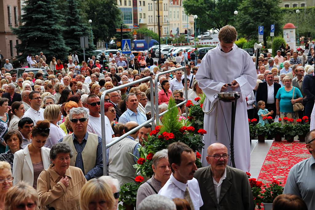Msza i procesja z watykańskimi dostojnikami cz1