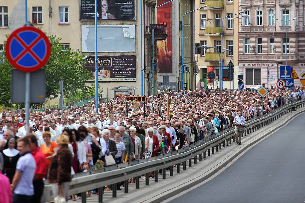 Msza i procesja z watykańskimi dostojnikami cz2