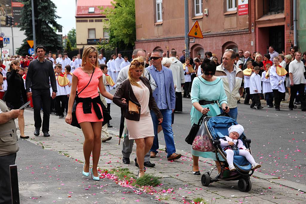 Msza i procesja z watykańskimi dostojnikami cz2