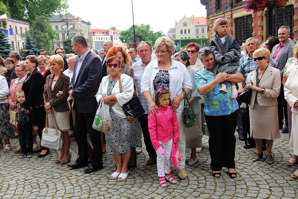 Msza i procesja z watykańskimi dostojnikami cz1