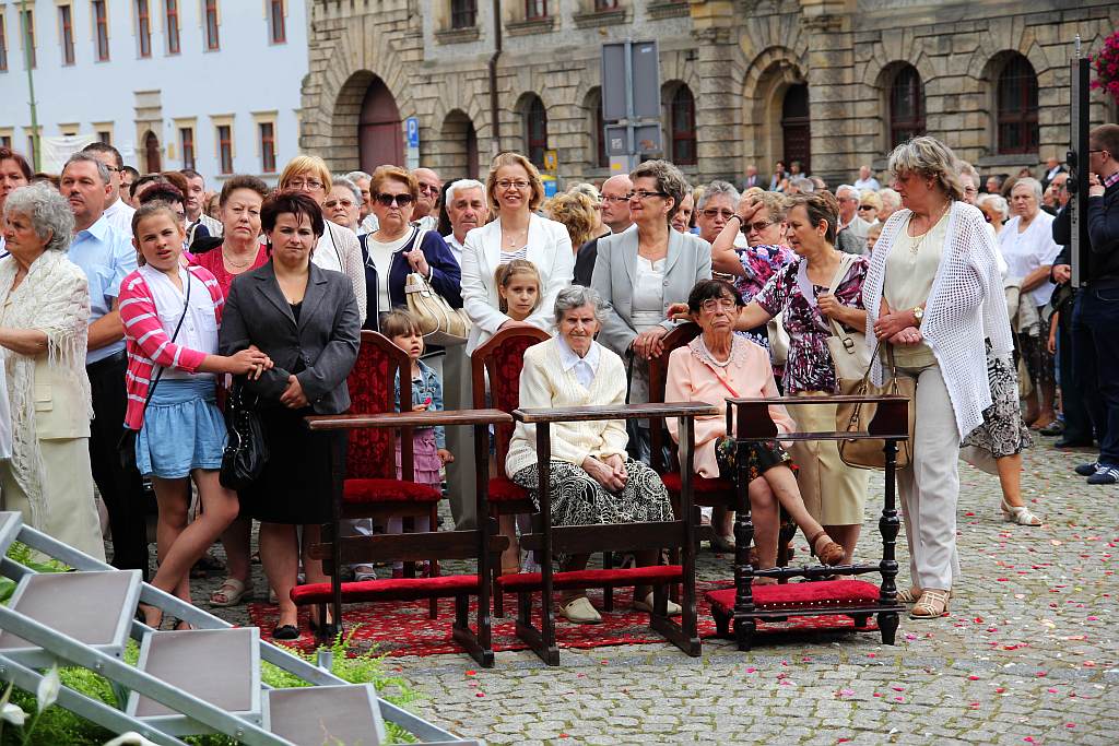 Msza i procesja z watykańskimi dostojnikami cz1