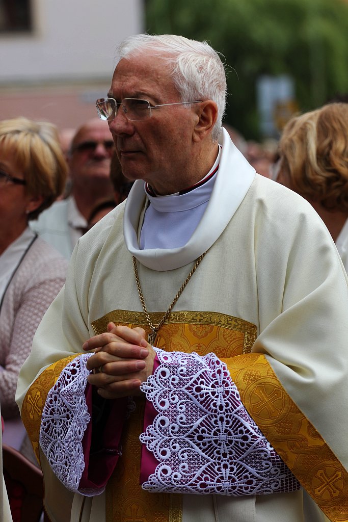 Msza i procesja z watykańskimi dostojnikami cz1