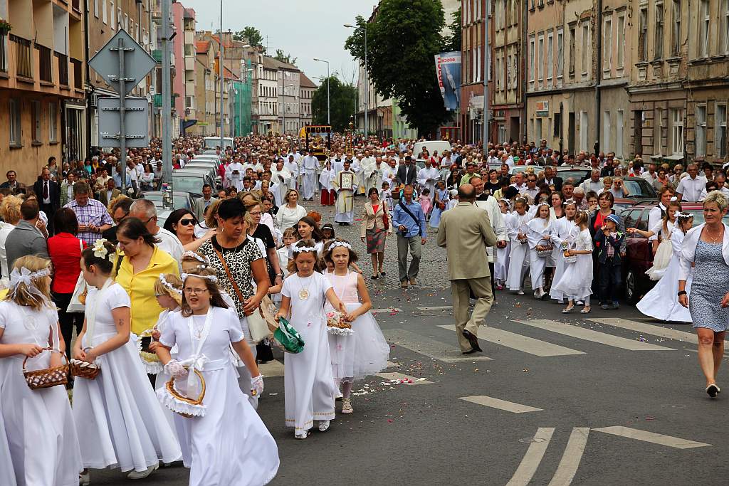 Msza i procesja z watykańskimi dostojnikami cz2
