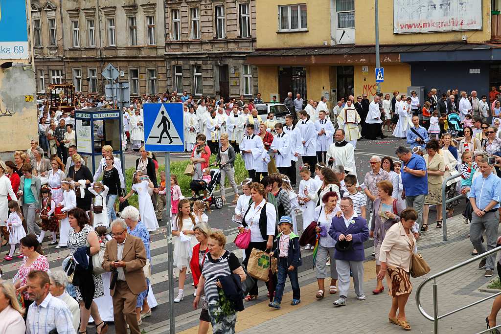 Msza i procesja z watykańskimi dostojnikami cz2
