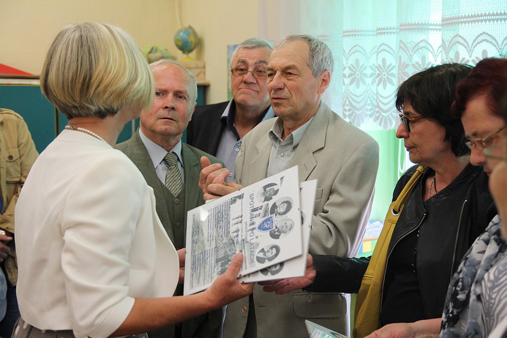 Po 50 latach wrócili do szkoły