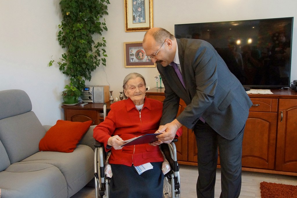 Ma sto lat i recytuje Mickiewicza