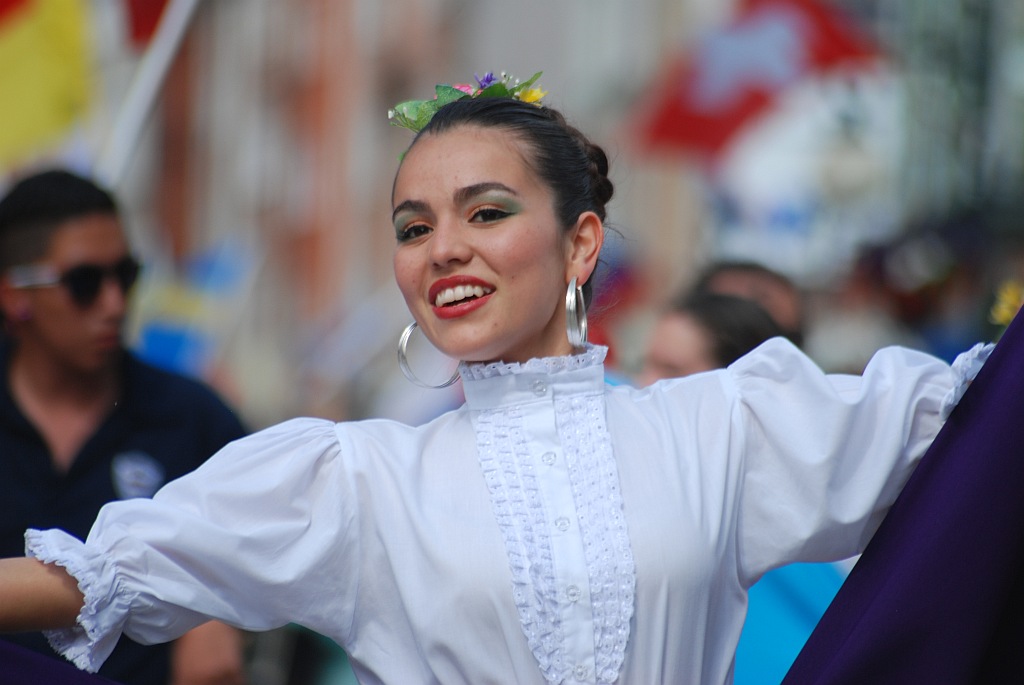 Egzotyczny korowód na legnickim Rynku