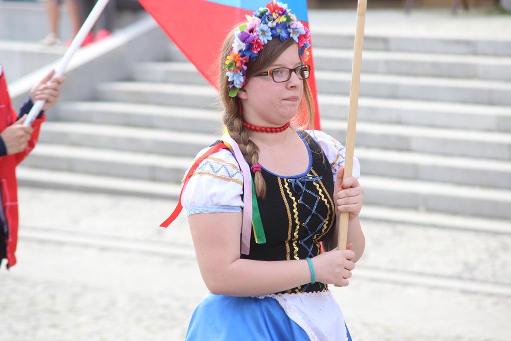 Egzotyczny korowód na legnickim Rynku