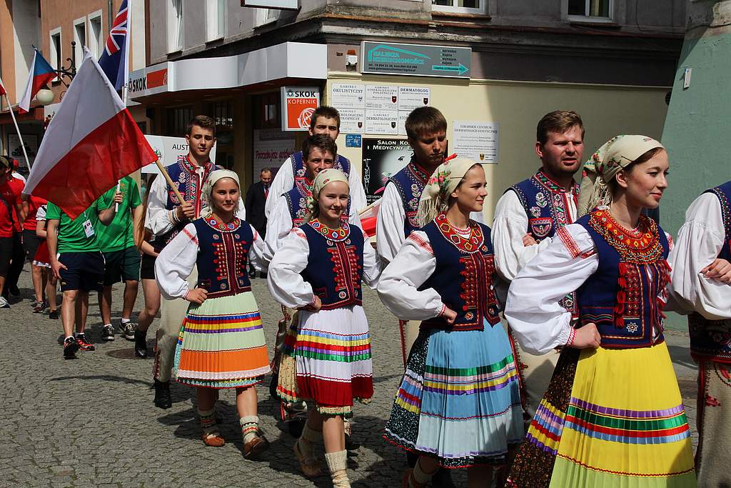Egzotyczny korowód na legnickim Rynku