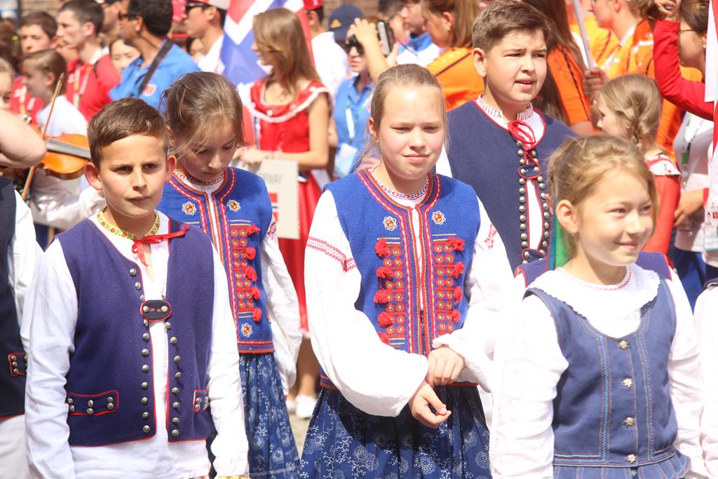 Egzotyczny korowód na legnickim Rynku