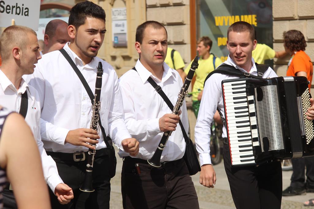 Egzotyczny korowód na legnickim Rynku