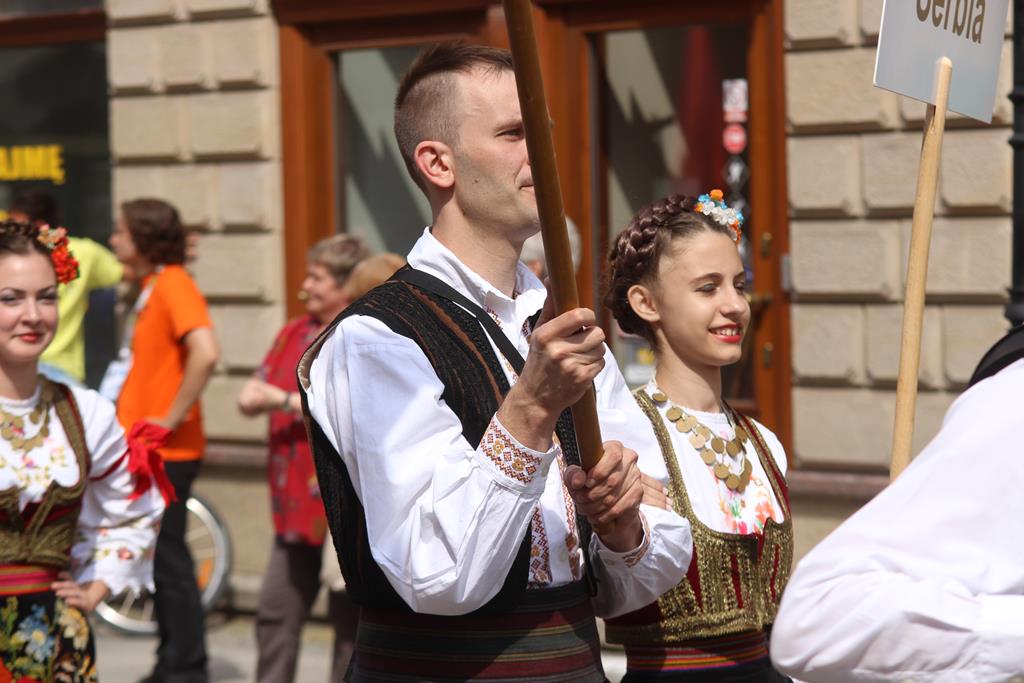Egzotyczny korowód na legnickim Rynku