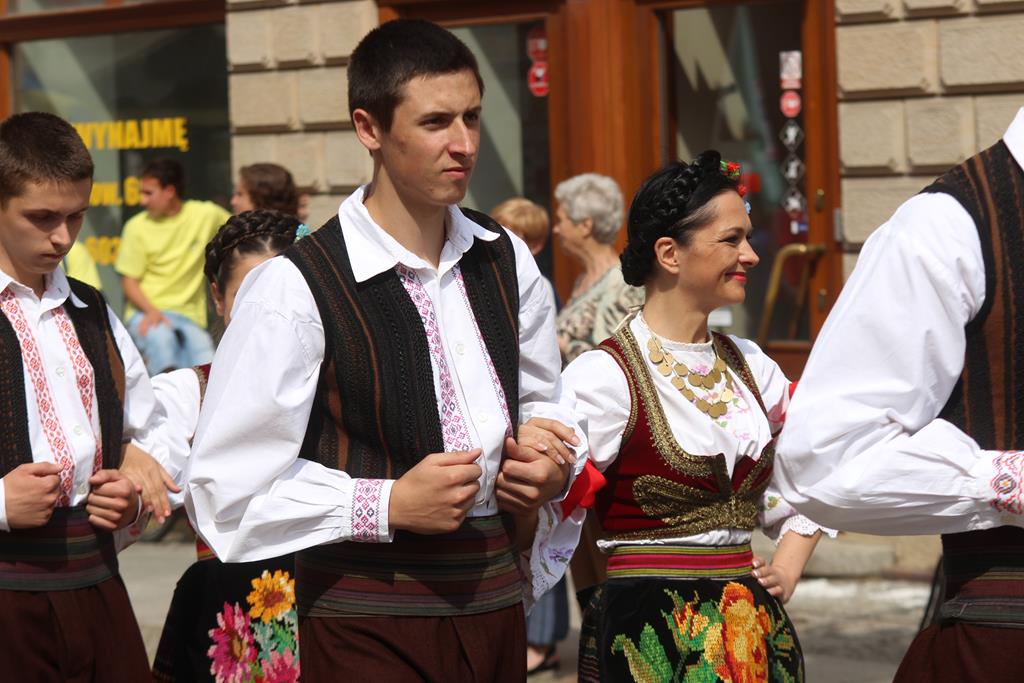 Egzotyczny korowód na legnickim Rynku
