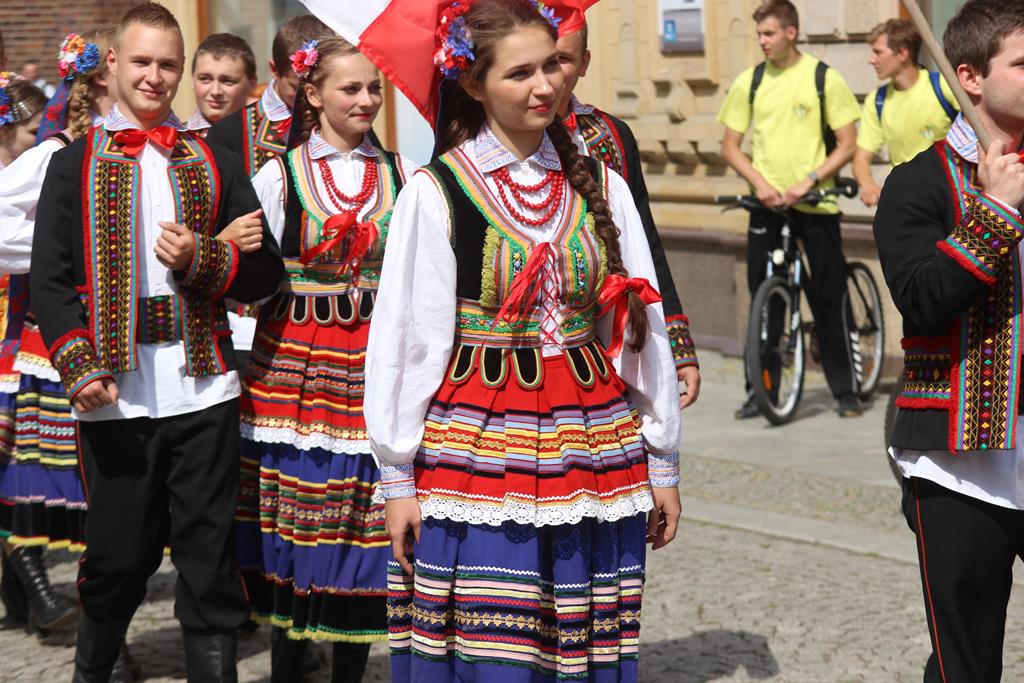 Egzotyczny korowód na legnickim Rynku