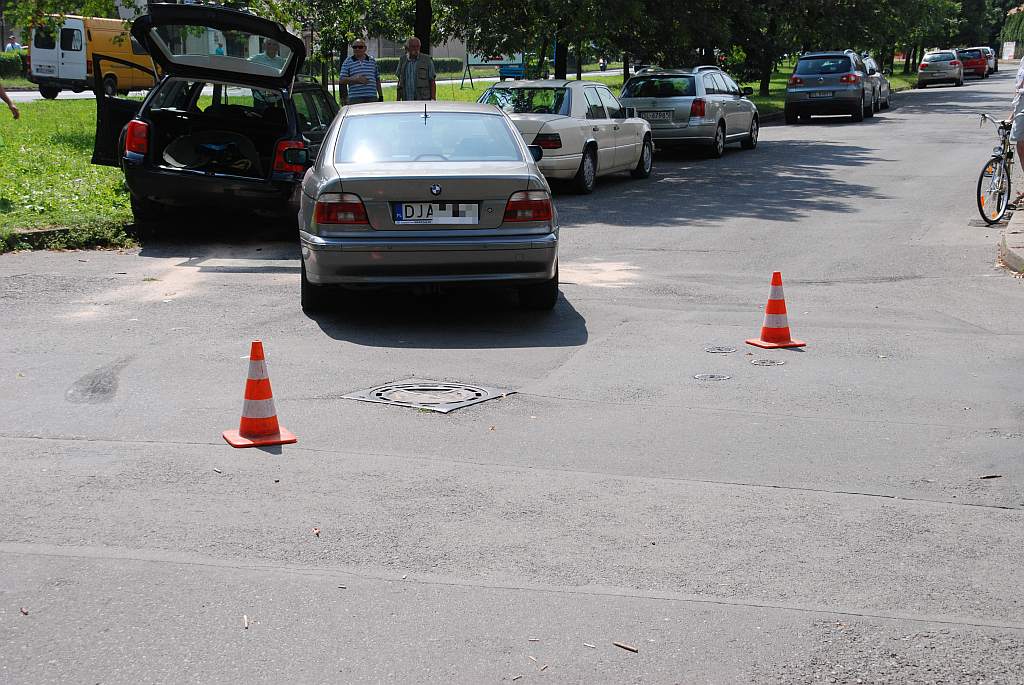 BMW i Volkswagen zderzyły się na skrzyżowaniu