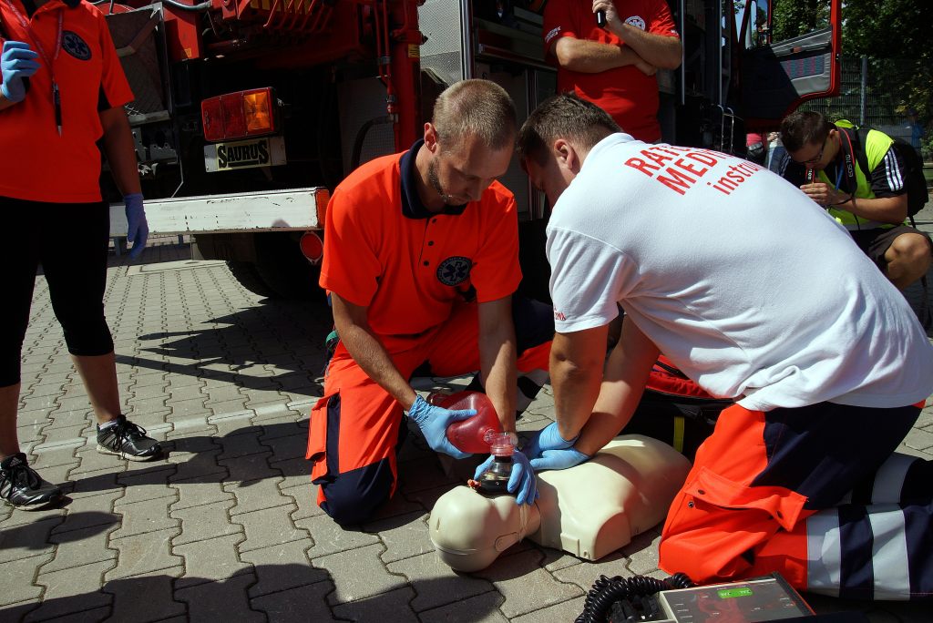 Pokaz ratownictwa na Stadionie im.Orła Białego