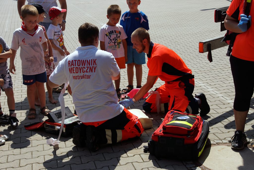 Pokaz ratownictwa na Stadionie im.Orła Białego