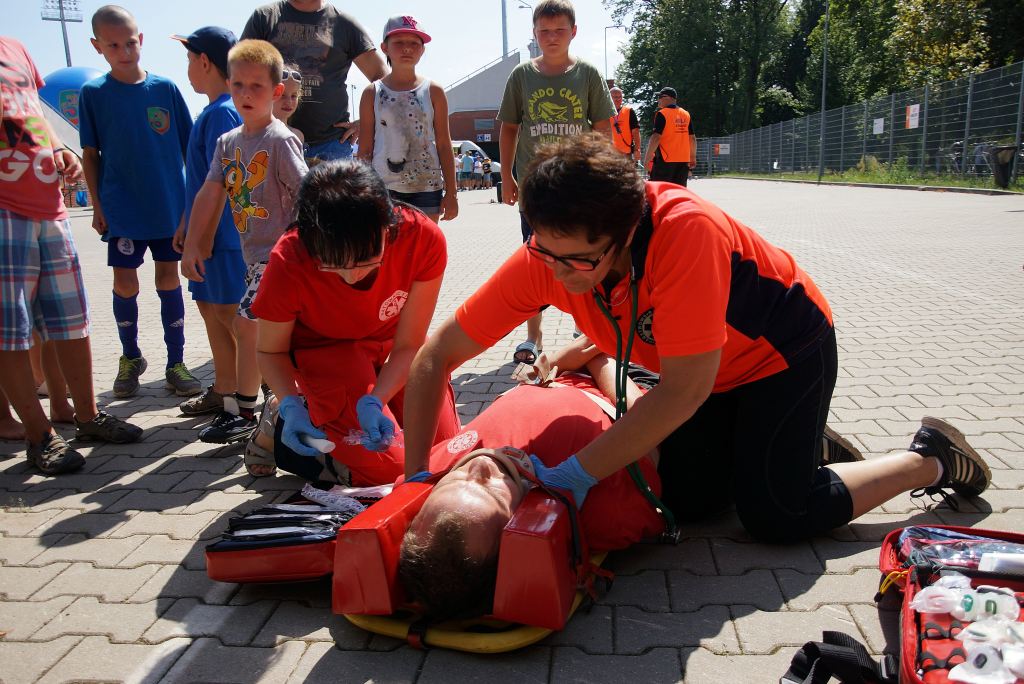 Pokaz ratownictwa na Stadionie im.Orła Białego