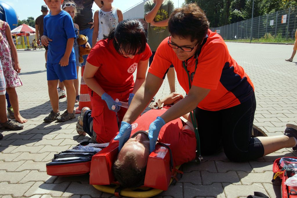 Pokaz ratownictwa na Stadionie im.Orła Białego