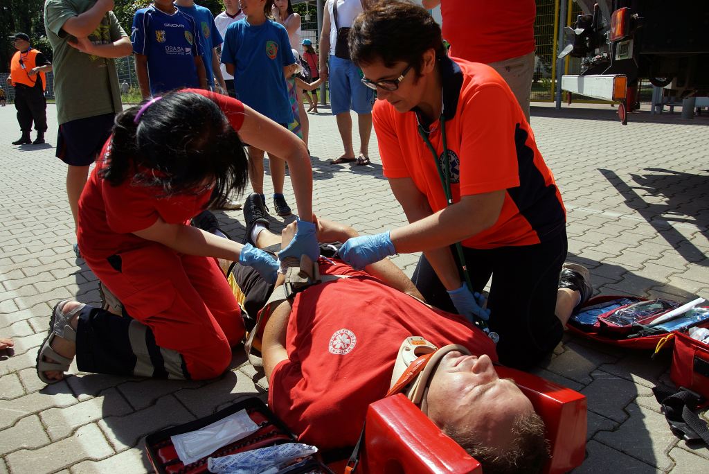 Pokaz ratownictwa na Stadionie im.Orła Białego