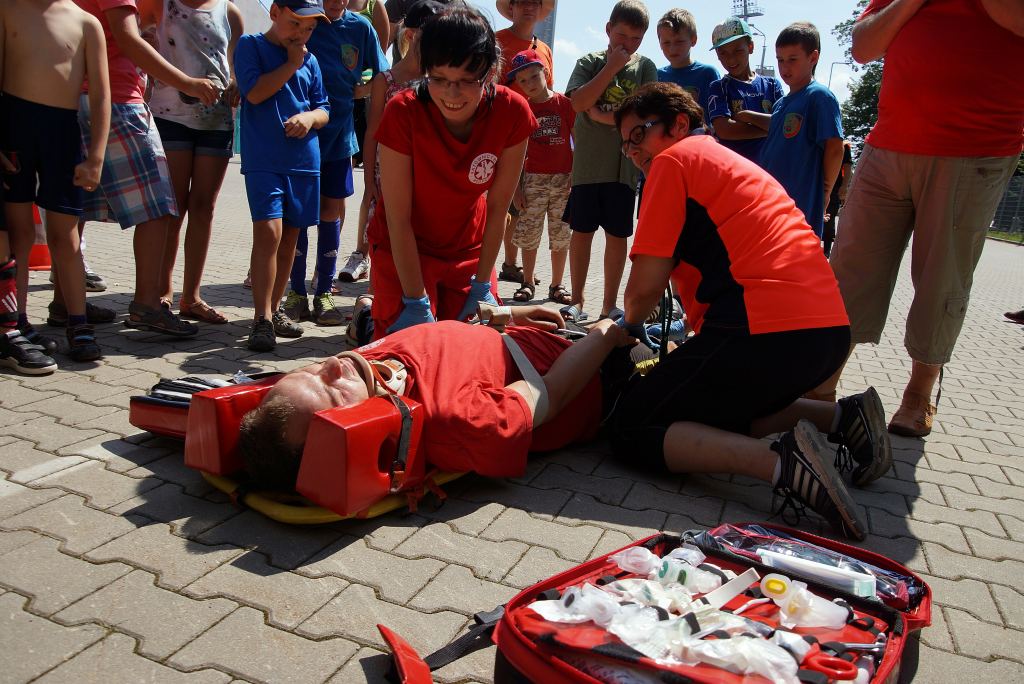 Pokaz ratownictwa na Stadionie im.Orła Białego