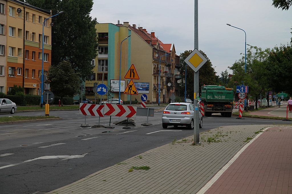 Uwaga! Zamknięty pas ruchu na Moniuszki