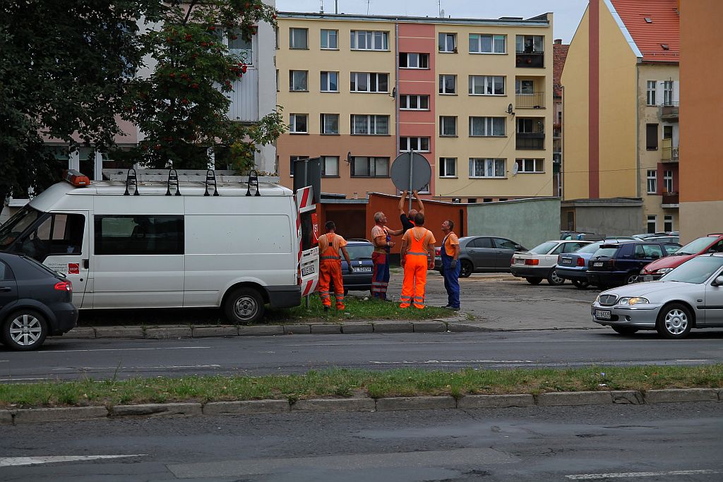 Uwaga! Zamknięty pas ruchu na Moniuszki