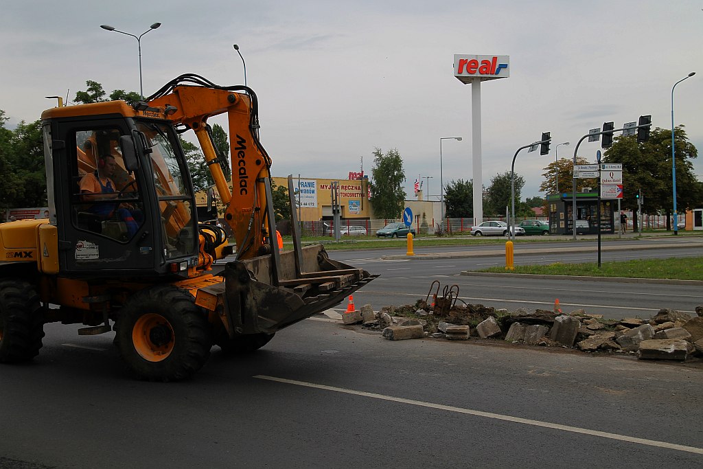 Uwaga! Zamknięty pas ruchu na Moniuszki