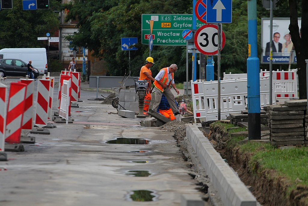 Uwaga! Zamknięty pas ruchu na Moniuszki