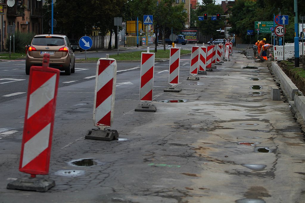 Uwaga! Zamknięty pas ruchu na Moniuszki