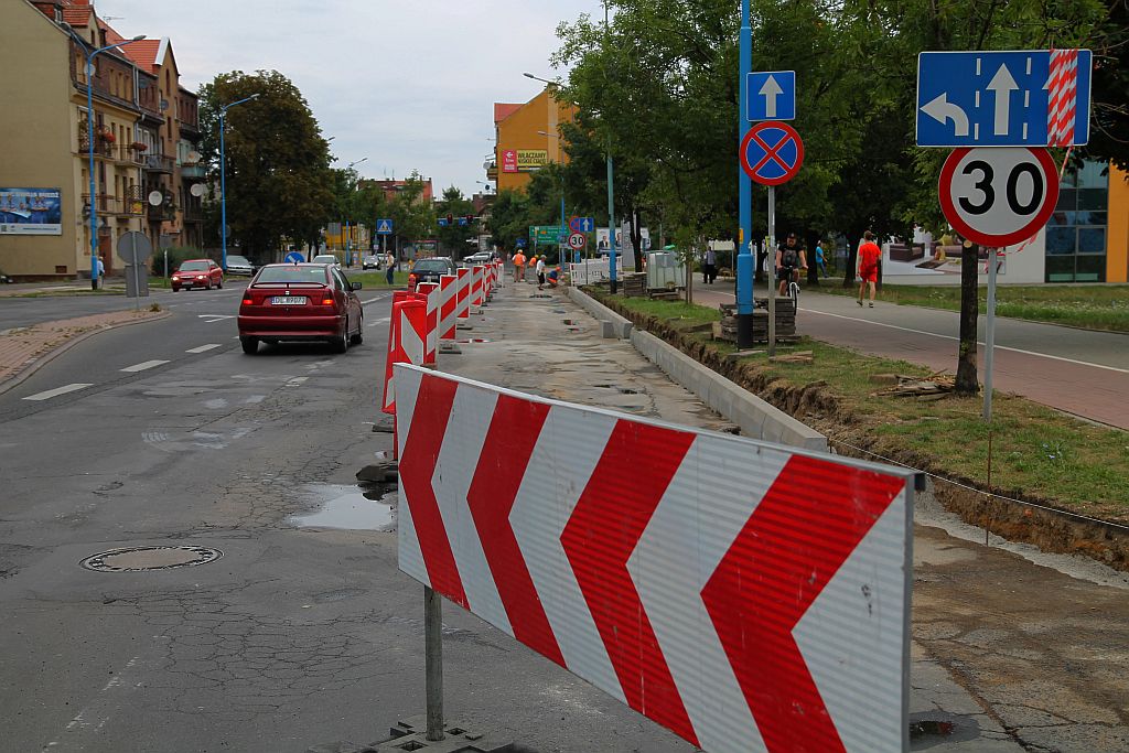 Uwaga! Zamknięty pas ruchu na Moniuszki
