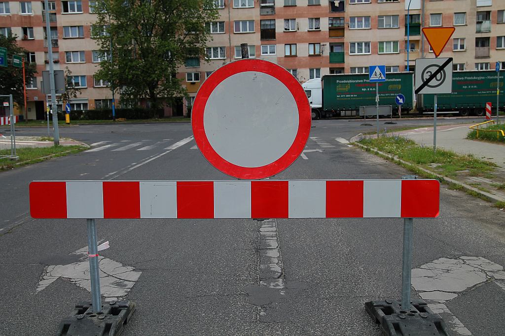 Uwaga! Zamknięty pas ruchu na Moniuszki
