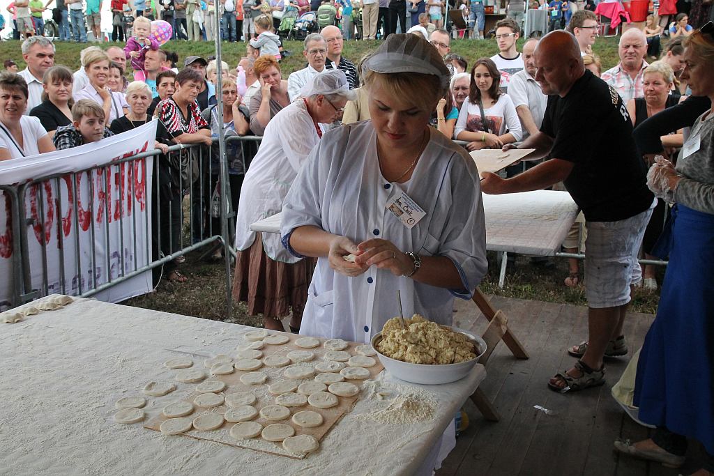 Zakaczawie się bawi i wcina pierogi