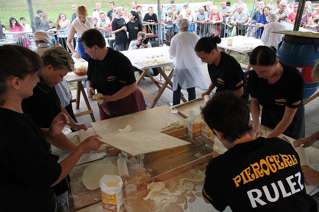 Zakaczawie się bawi i wcina pierogi