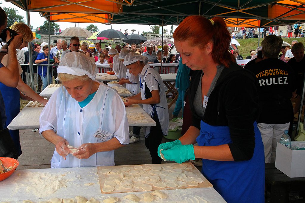Zakaczawie się bawi i wcina pierogi