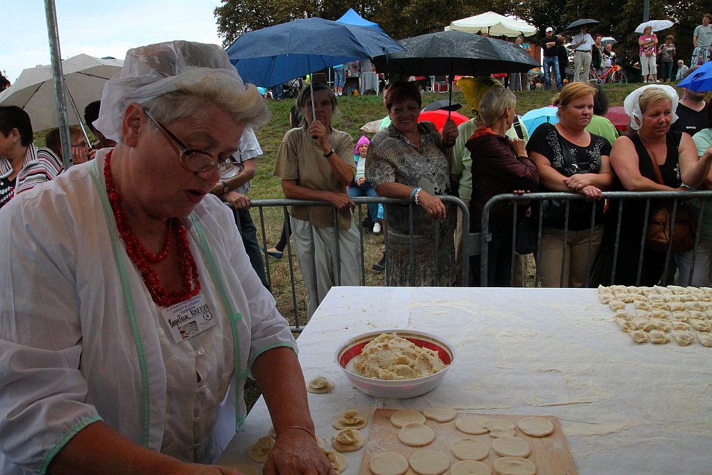 Zakaczawie się bawi i wcina pierogi