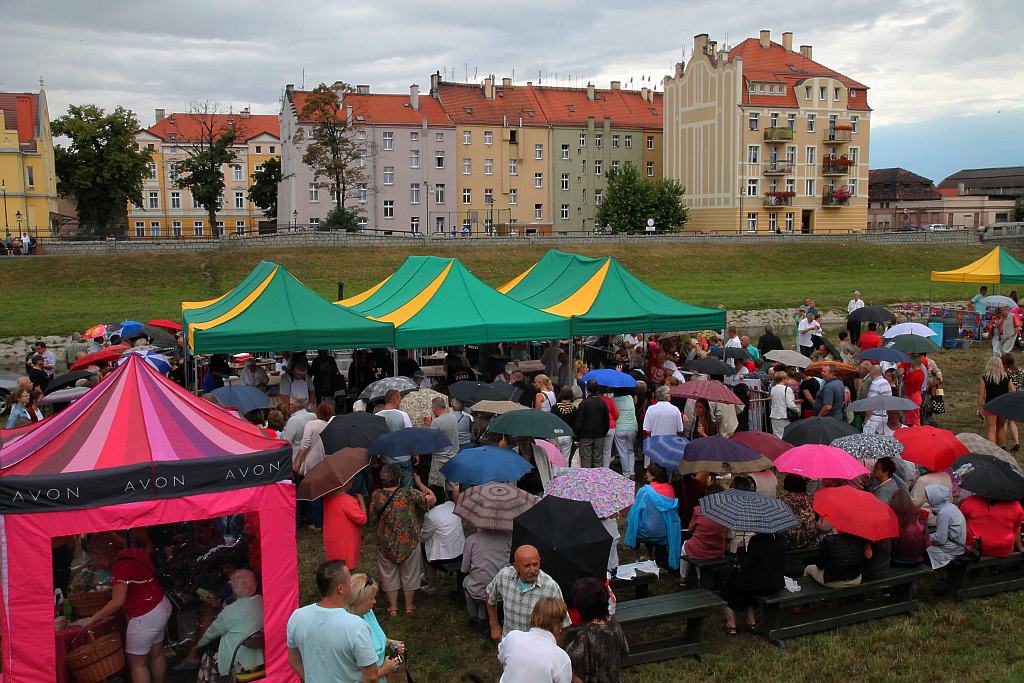 Zakaczawie się bawi i wcina pierogi
