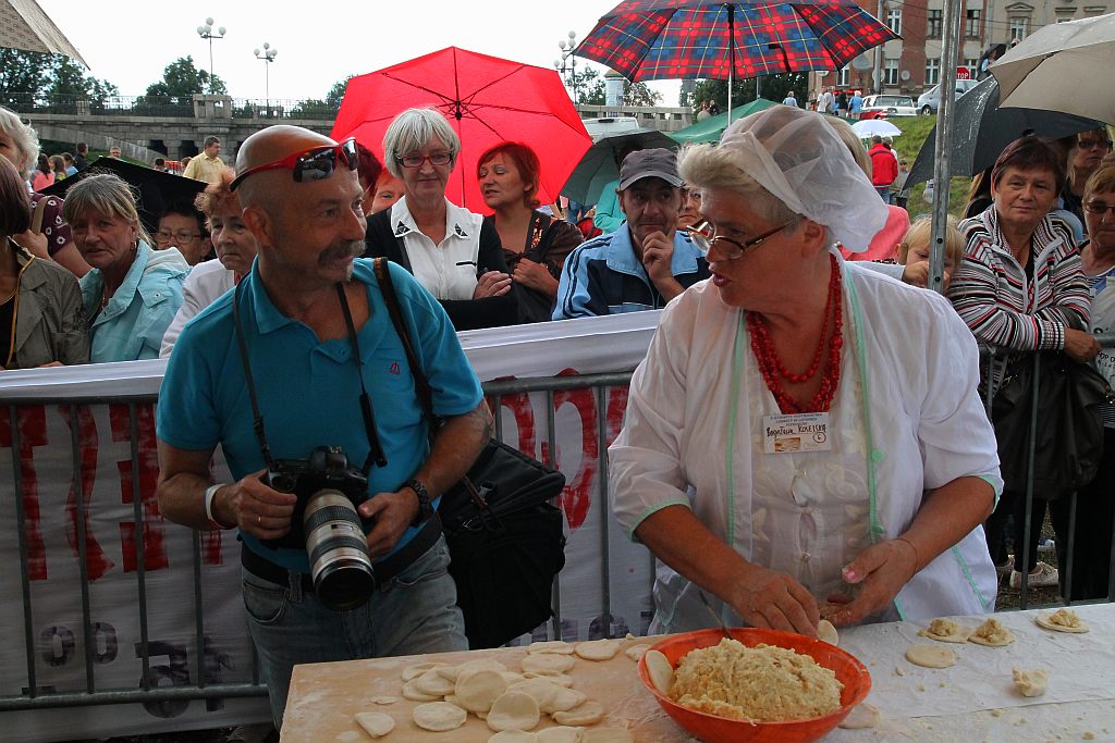 Zakaczawie się bawi i wcina pierogi