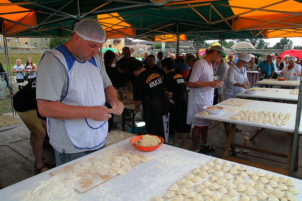 Zakaczawie się bawi i wcina pierogi
