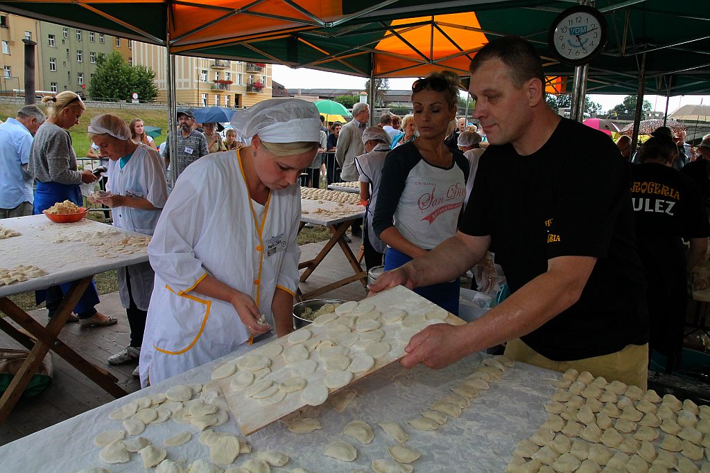 Zakaczawie się bawi i wcina pierogi