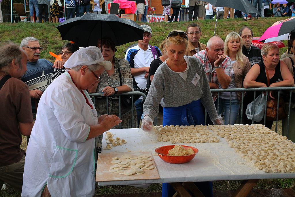 Zakaczawie się bawi i wcina pierogi