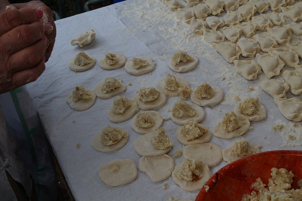 Zakaczawie się bawi i wcina pierogi
