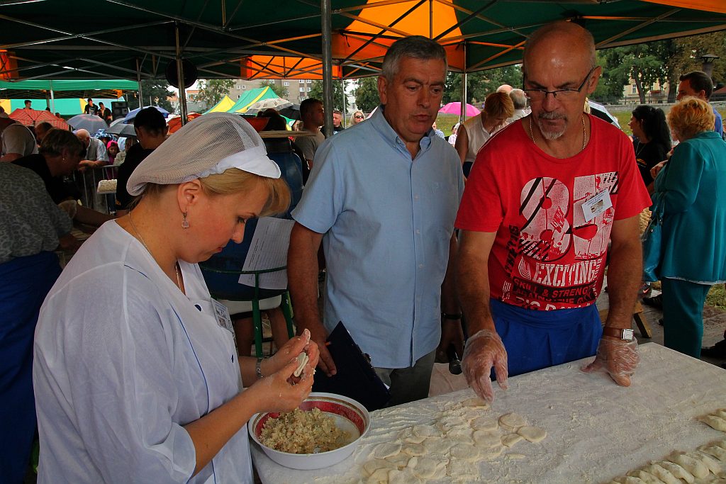 Zakaczawie się bawi i wcina pierogi