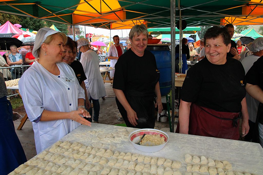 Zakaczawie się bawi i wcina pierogi