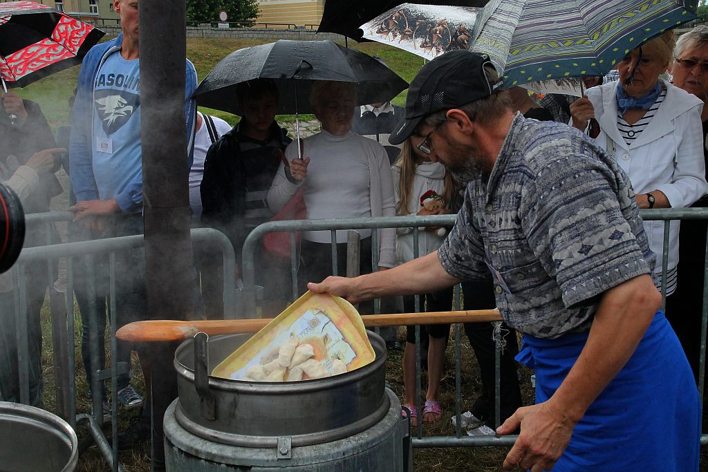 Zakaczawie się bawi i wcina pierogi