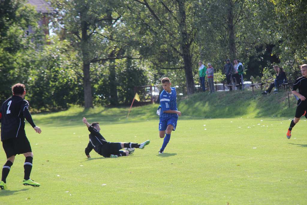 Okręgówka: Czarni - Konfeks 2:1 (2:0)