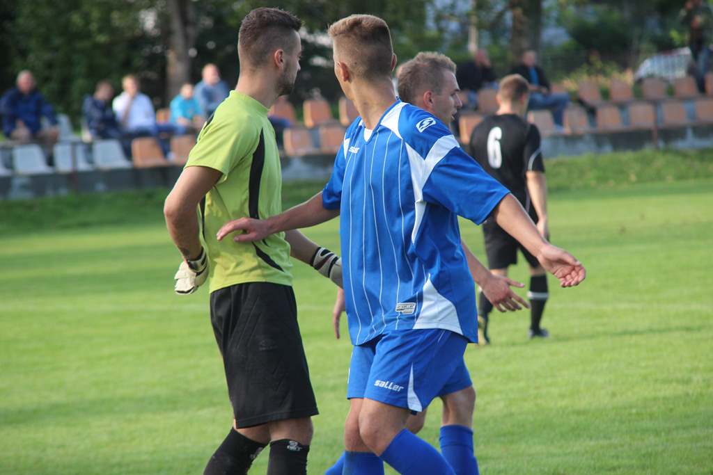 Okręgówka: Czarni - Konfeks 2:1 (2:0)